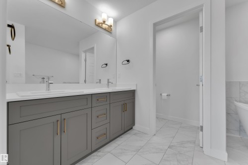 3417 Craig Landing Landing, Edmonton, AB - Indoor Photo Showing Bathroom