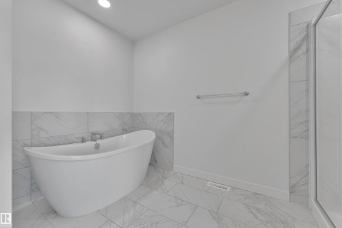 3417 Craig Landing Landing, Edmonton, AB - Indoor Photo Showing Bathroom