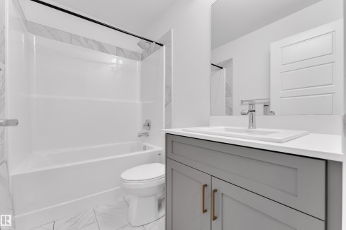 3417 Craig Landing Landing, Edmonton, AB - Indoor Photo Showing Bathroom