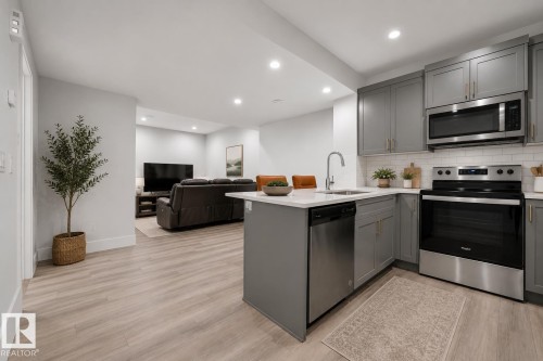 3417 Craig Landing Landing, Edmonton, AB - Indoor Photo Showing Kitchen With Stainless Steel Kitchen