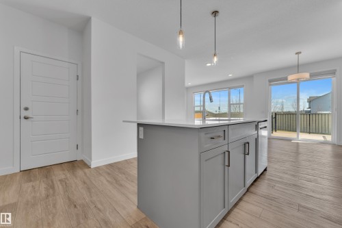 3417 Craig Landing Landing, Edmonton, AB - Indoor Photo Showing Kitchen