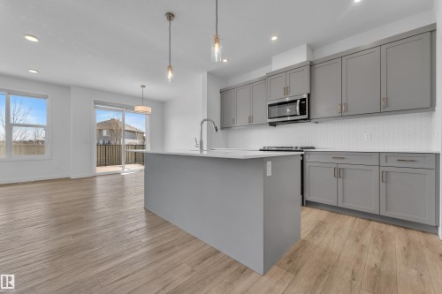 3417 Craig Landing Landing, Edmonton, AB - Indoor Photo Showing Kitchen With Upgraded Kitchen