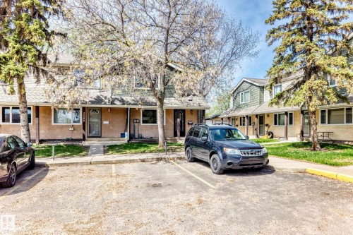 Row of townhomes featuring stucco facades and shingled roofs - 2578 138A Avenue, Edmonton, AB - Outdoor With Facade