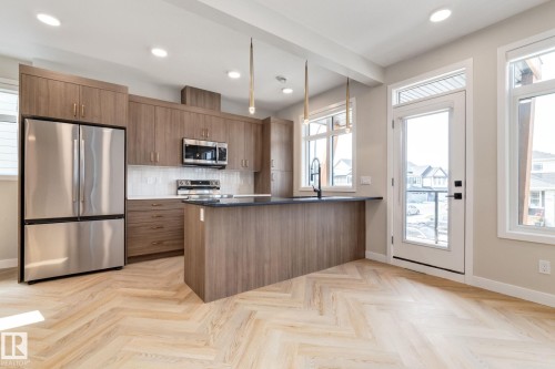 2 16231 19 Avenue, Edmonton, AB - Indoor Photo Showing Kitchen With Upgraded Kitchen