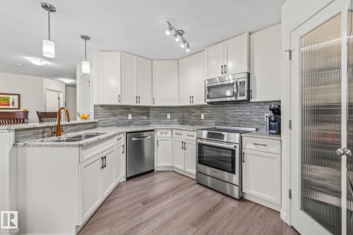 34 Red Tail Way, St. Albert, AB - Indoor Photo Showing Kitchen With Double Sink With Upgraded Kitchen