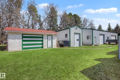 Expansive grassy area featuring multiple outbuildings - 250 197 Avenue, Edmonton, AB - Outdoor