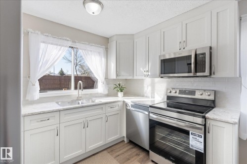 7929 95B Avenue, Fort Saskatchewan, AB - Indoor Photo Showing Kitchen