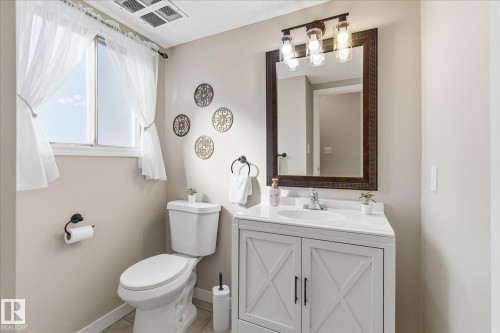7929 95B Avenue, Fort Saskatchewan, AB - Indoor Photo Showing Bathroom