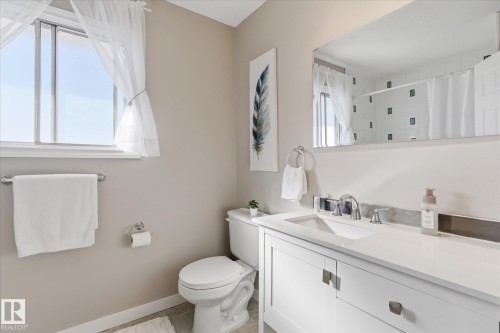7929 95B Avenue, Fort Saskatchewan, AB - Indoor Photo Showing Bathroom