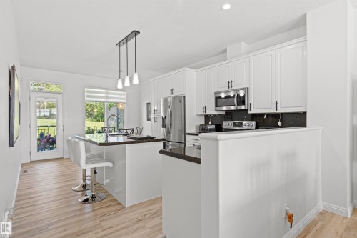 16 50 Oakridge Drive, St. Albert, AB - Indoor Photo Showing Kitchen