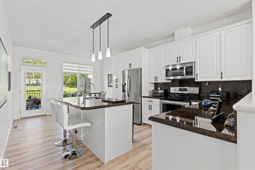 16 50 Oakridge Drive, St. Albert, AB - Indoor Photo Showing Kitchen With Upgraded Kitchen