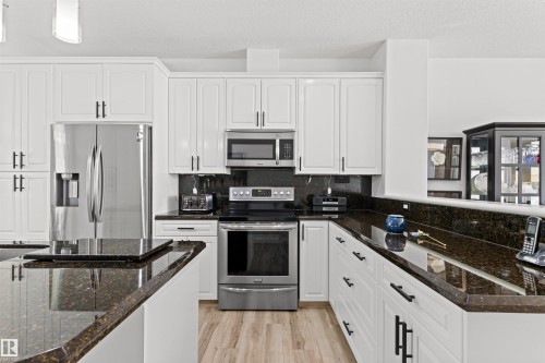 16 50 Oakridge Drive, St. Albert, AB - Indoor Photo Showing Kitchen With Upgraded Kitchen