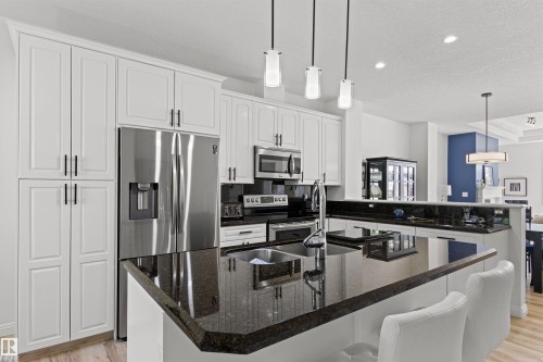 16 50 Oakridge Drive, St. Albert, AB - Indoor Photo Showing Kitchen With Upgraded Kitchen