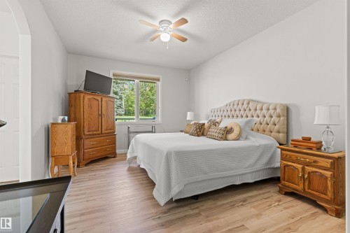 16 50 Oakridge Drive, St. Albert, AB - Indoor Photo Showing Bedroom