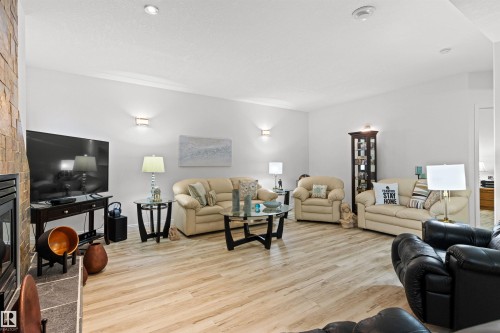16 50 Oakridge Drive, St. Albert, AB - Indoor Photo Showing Living Room