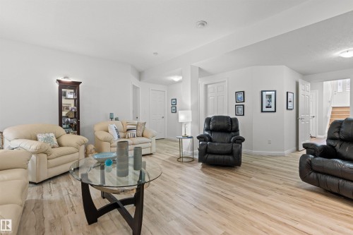 16 50 Oakridge Drive, St. Albert, AB - Indoor Photo Showing Living Room