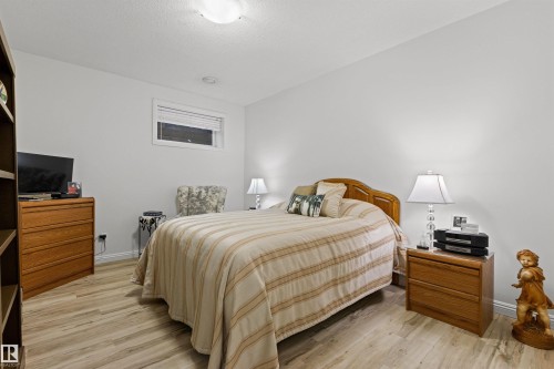 16 50 Oakridge Drive, St. Albert, AB - Indoor Photo Showing Bedroom