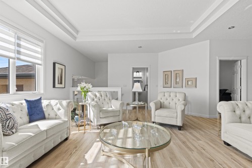 16 50 Oakridge Drive, St. Albert, AB - Indoor Photo Showing Living Room