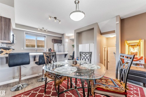 8041 Chappelle Way, Edmonton, AB - Indoor Photo Showing Dining Room