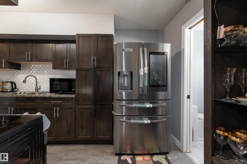 110 Centennial Court, Edmonton, AB - Indoor Photo Showing Kitchen