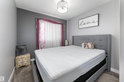 110 Centennial Court, Edmonton, AB - Indoor Photo Showing Bedroom