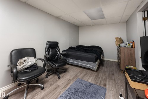 110 Centennial Court, Edmonton, AB - Indoor