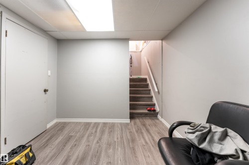 110 Centennial Court, Edmonton, AB - Indoor