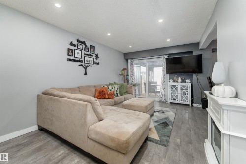 110 Centennial Court, Edmonton, AB - Indoor