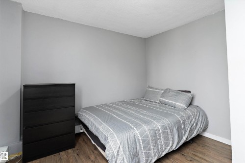 905 9940 112 Street, Edmonton, AB - Indoor Photo Showing Bedroom