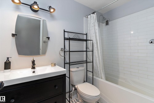 905 9940 112 Street, Edmonton, AB - Indoor Photo Showing Bathroom