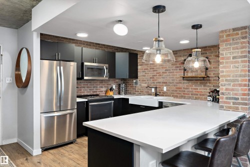 905 9940 112 Street, Edmonton, AB - Indoor Photo Showing Kitchen With Stainless Steel Kitchen With Upgraded Kitchen