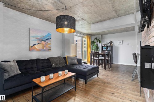 905 9940 112 Street, Edmonton, AB - Indoor Photo Showing Living Room