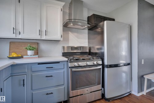 4316 53 Street, Leduc, AB - Indoor Photo Showing Kitchen