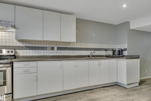 4316 53 Street, Leduc, AB - Indoor Photo Showing Kitchen