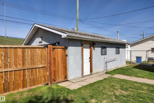 4316 53 Street, Leduc, AB - Outdoor