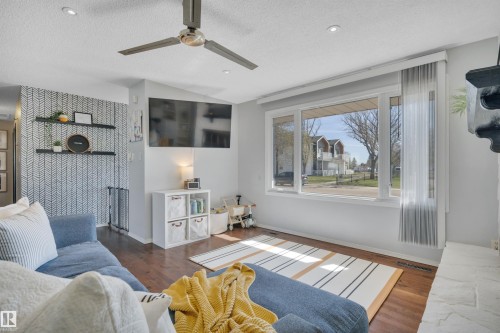 4316 53 Street, Leduc, AB - Indoor Photo Showing Living Room