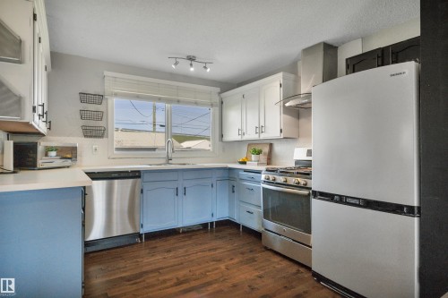 4316 53 Street, Leduc, AB - Indoor Photo Showing Kitchen