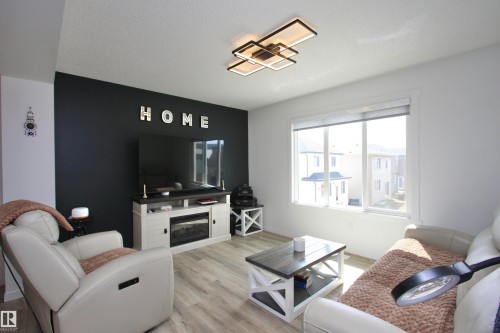 253 Marquis Boulevard, Edmonton, AB - Indoor Photo Showing Living Room
