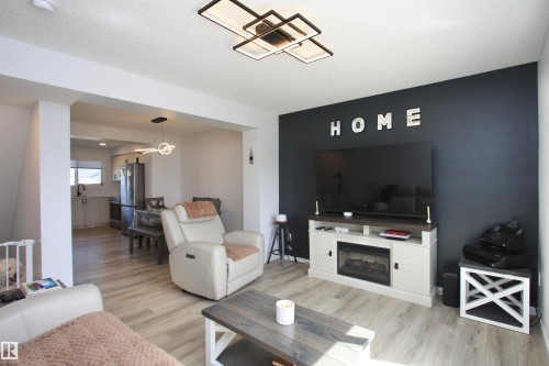 253 Marquis Boulevard, Edmonton, AB - Indoor Photo Showing Living Room