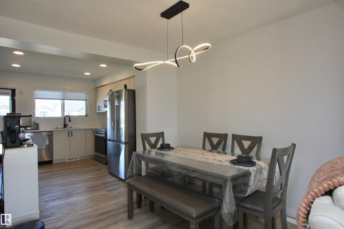 253 Marquis Boulevard, Edmonton, AB - Indoor Photo Showing Dining Room