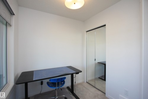 Main floor bedroom or office space - 253 Marquis Boulevard, Edmonton, AB - Indoor