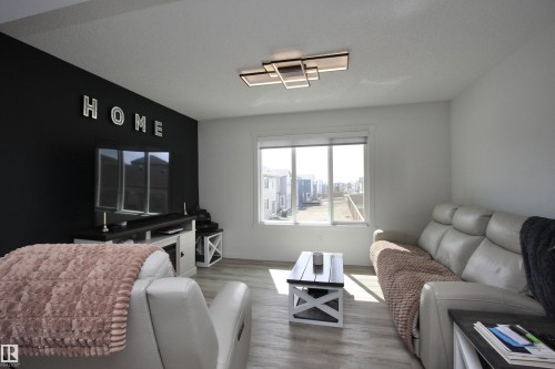 253 Marquis Boulevard, Edmonton, AB - Indoor Photo Showing Living Room