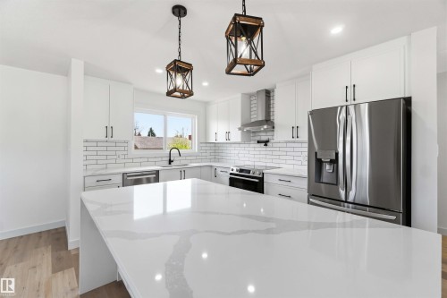 10207 165 Avenue, Edmonton, AB - Indoor Photo Showing Kitchen With Upgraded Kitchen
