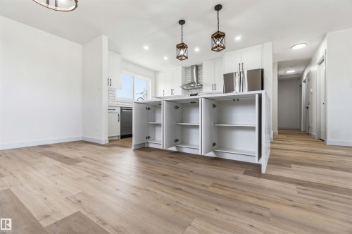 10207 165 Avenue, Edmonton, AB - Indoor Photo Showing Kitchen
