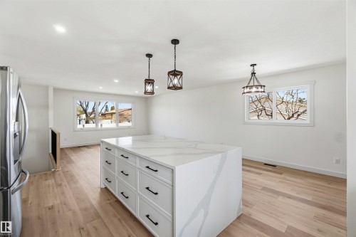 10207 165 Avenue, Edmonton, AB - Indoor Photo Showing Kitchen