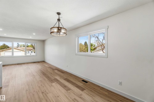 10207 165 Avenue, Edmonton, AB - Indoor Photo Showing Other Room