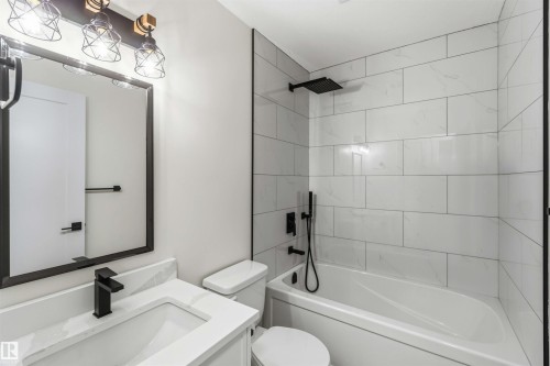 10207 165 Avenue, Edmonton, AB - Indoor Photo Showing Bathroom