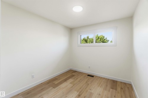 10207 165 Avenue, Edmonton, AB - Indoor Photo Showing Other Room