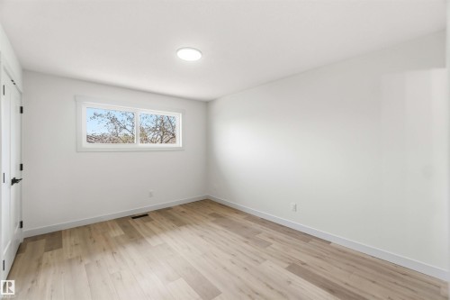 10207 165 Avenue, Edmonton, AB - Indoor Photo Showing Other Room