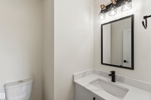 10207 165 Avenue, Edmonton, AB - Indoor Photo Showing Bathroom